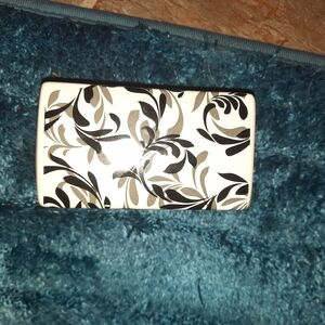Black and Gray Leaf Pattern Clutch